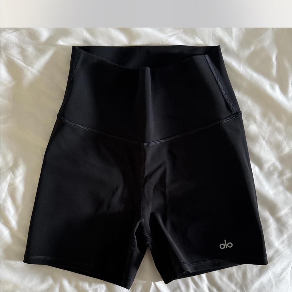 ALO Yoga Women's Black Bike Shorts